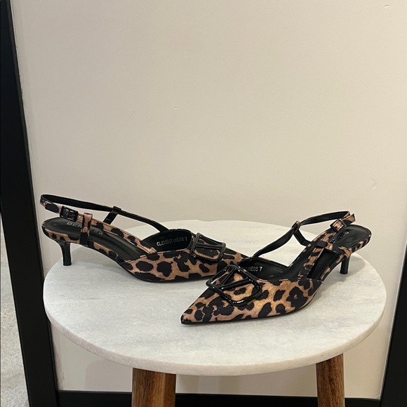Elegant Leopard Print Slingback Heels - Picture 4 of 5